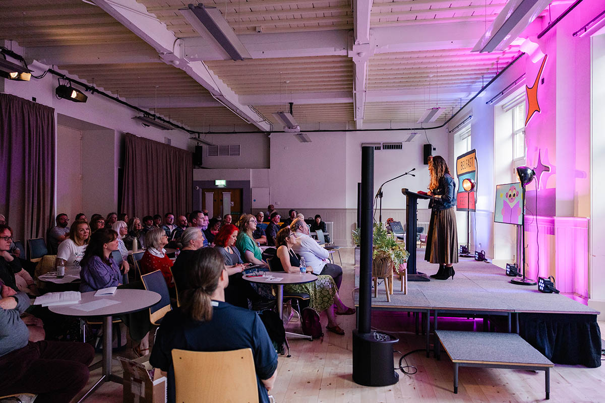 Off The Scéal: Multilingual Open Mic Night