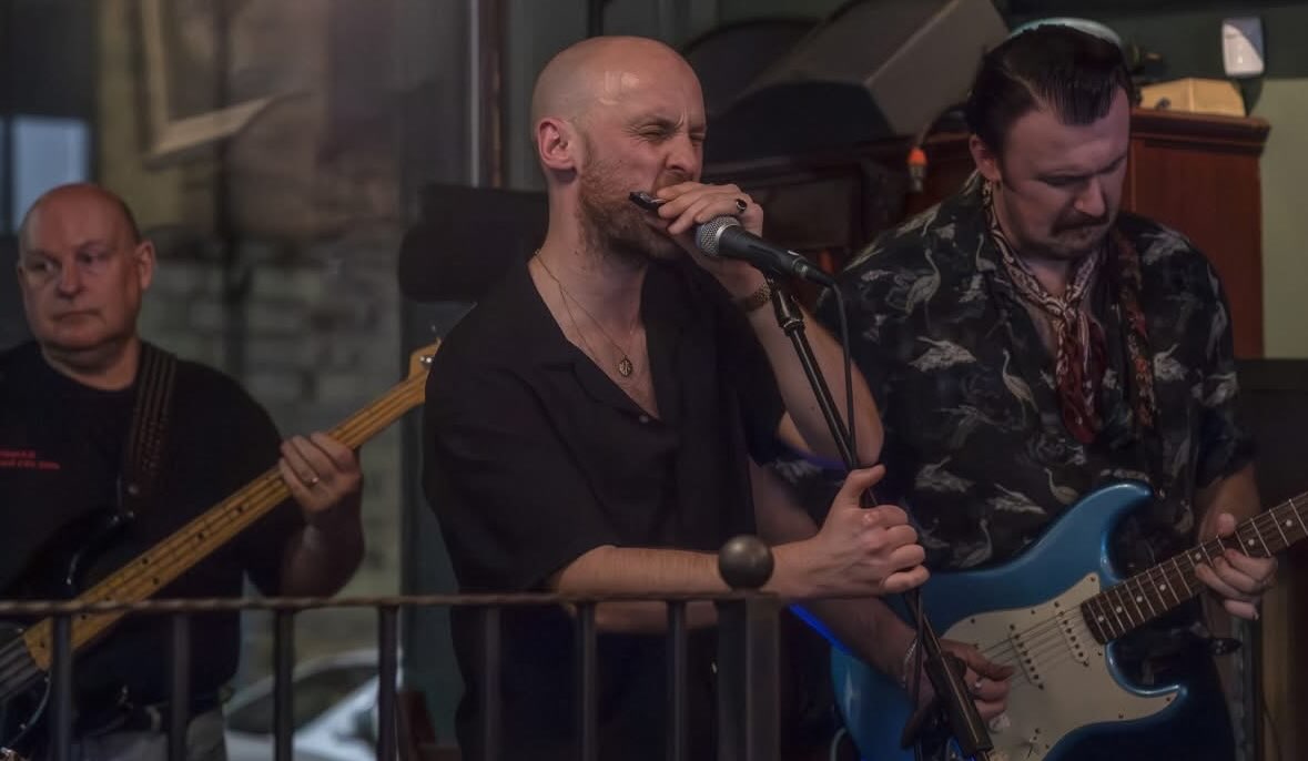 Beginner Blues Harmonica: Learn to Play the Blues from Scratch